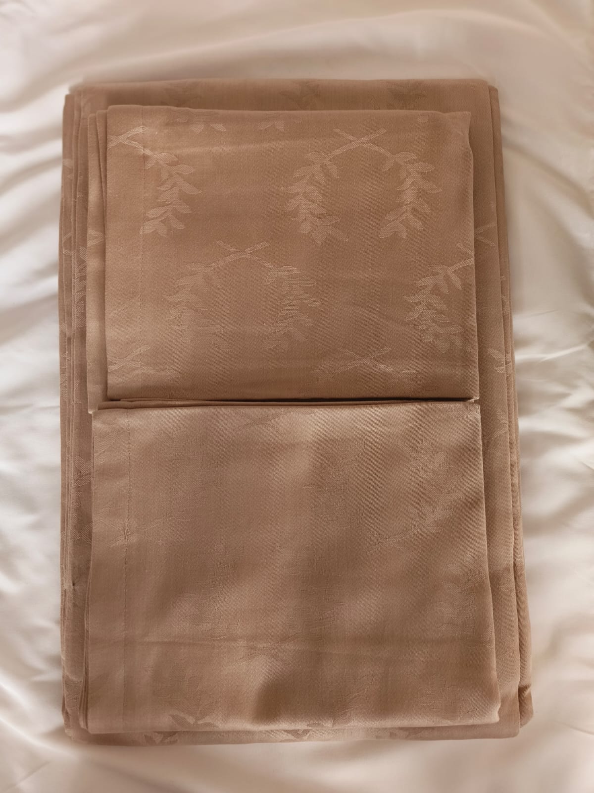 Bed Sheet with two Pillow covers - Damask Leaf Design