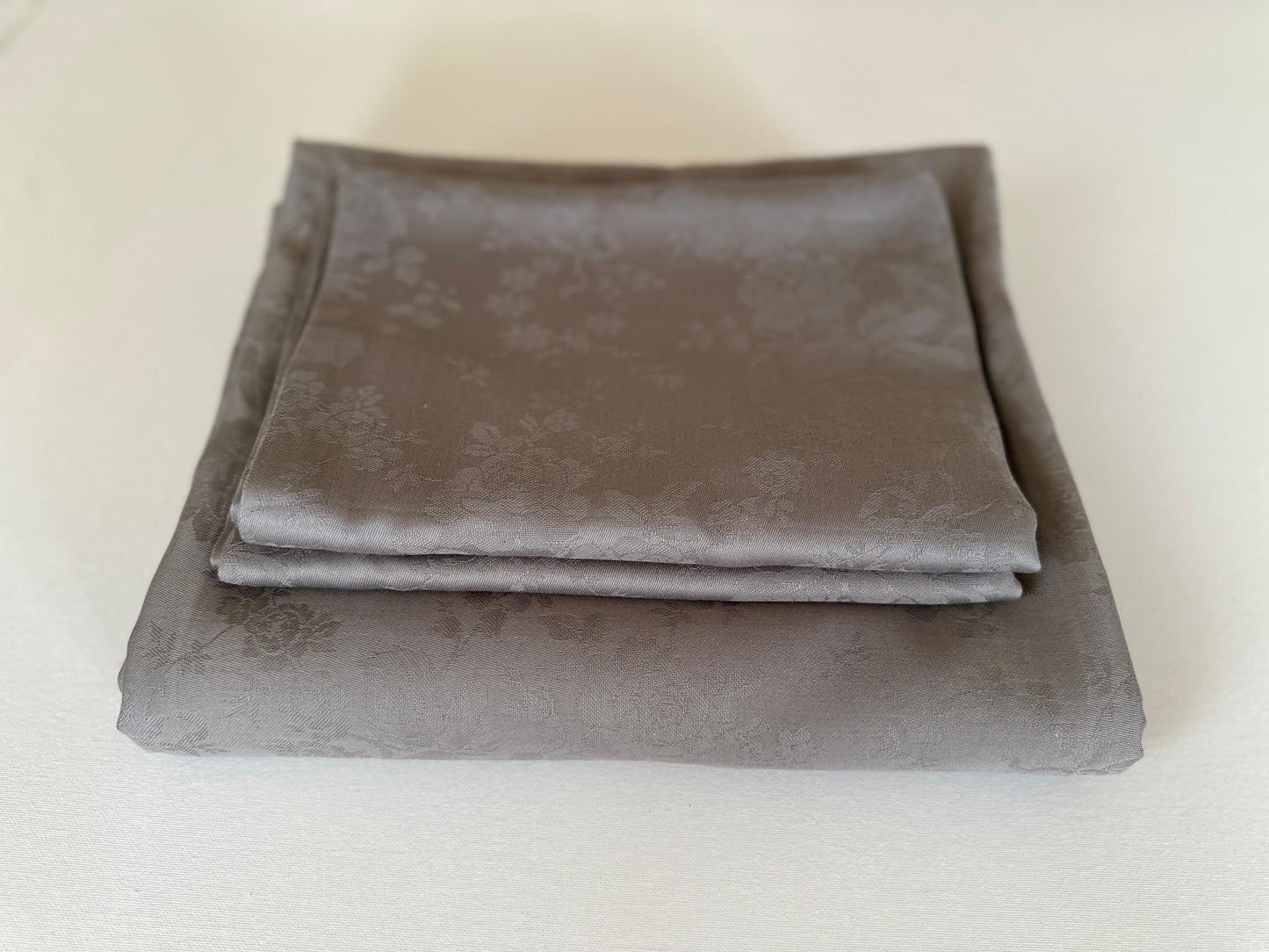 Bed sheet Damask