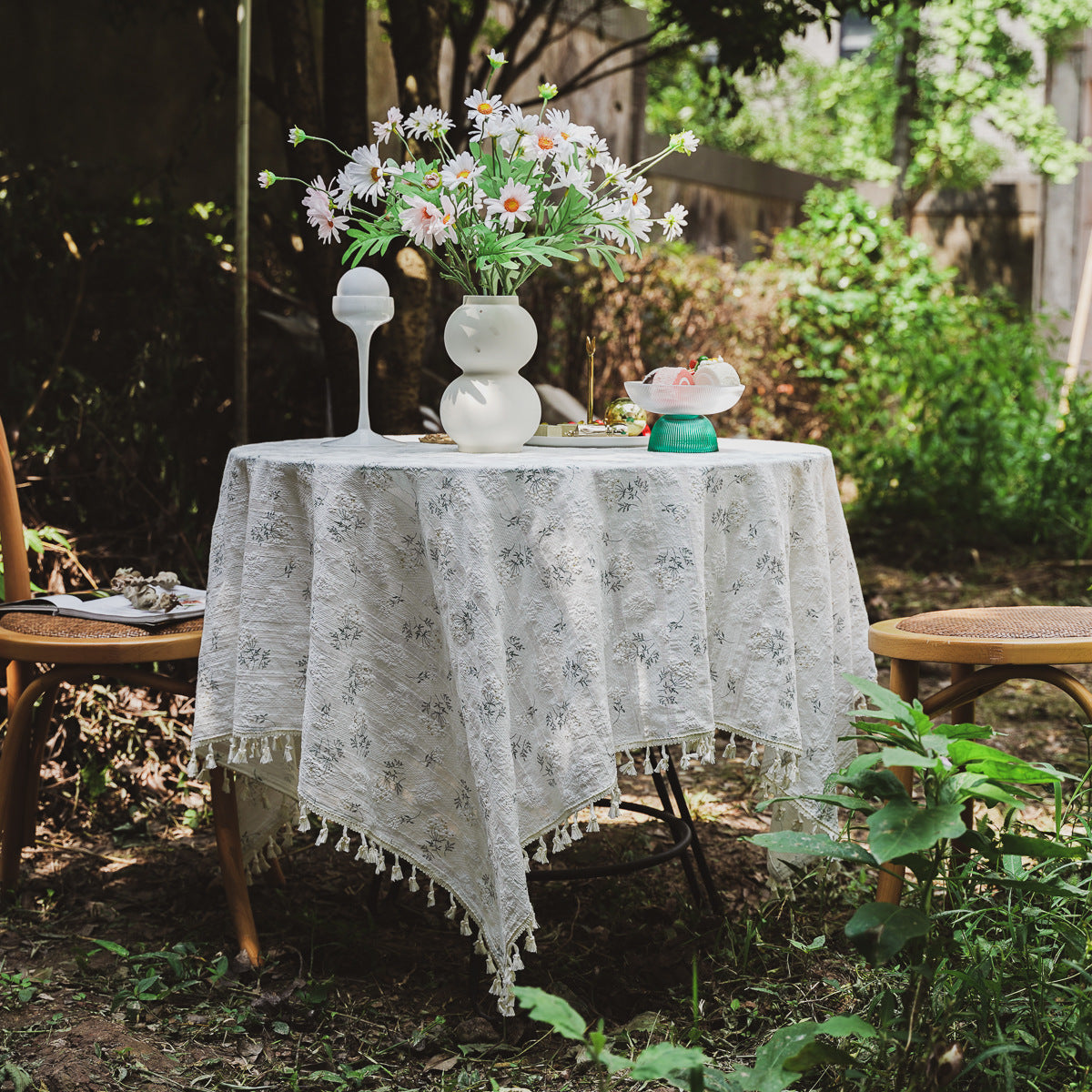 Table cloth clove flower