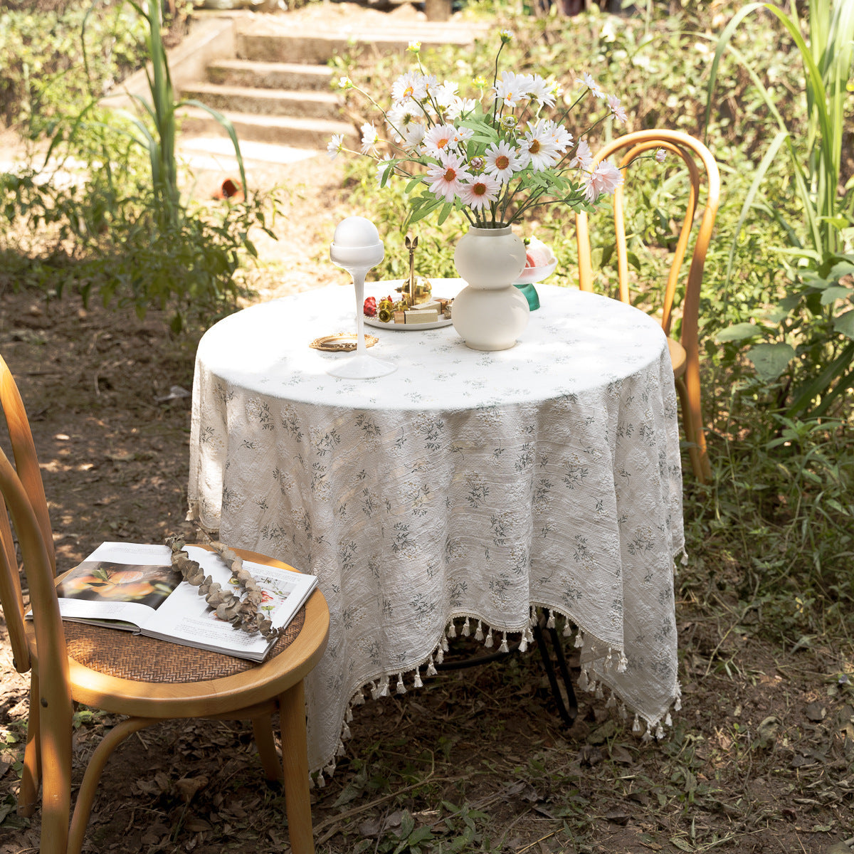 Table cloth clove flower