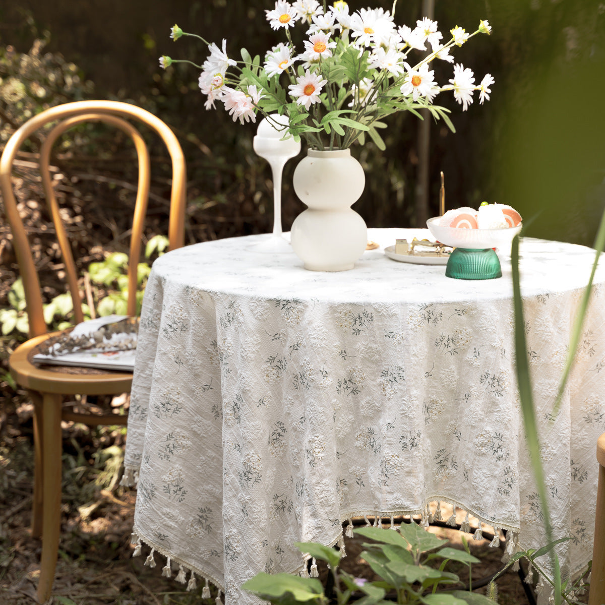 Table cloth clove flower