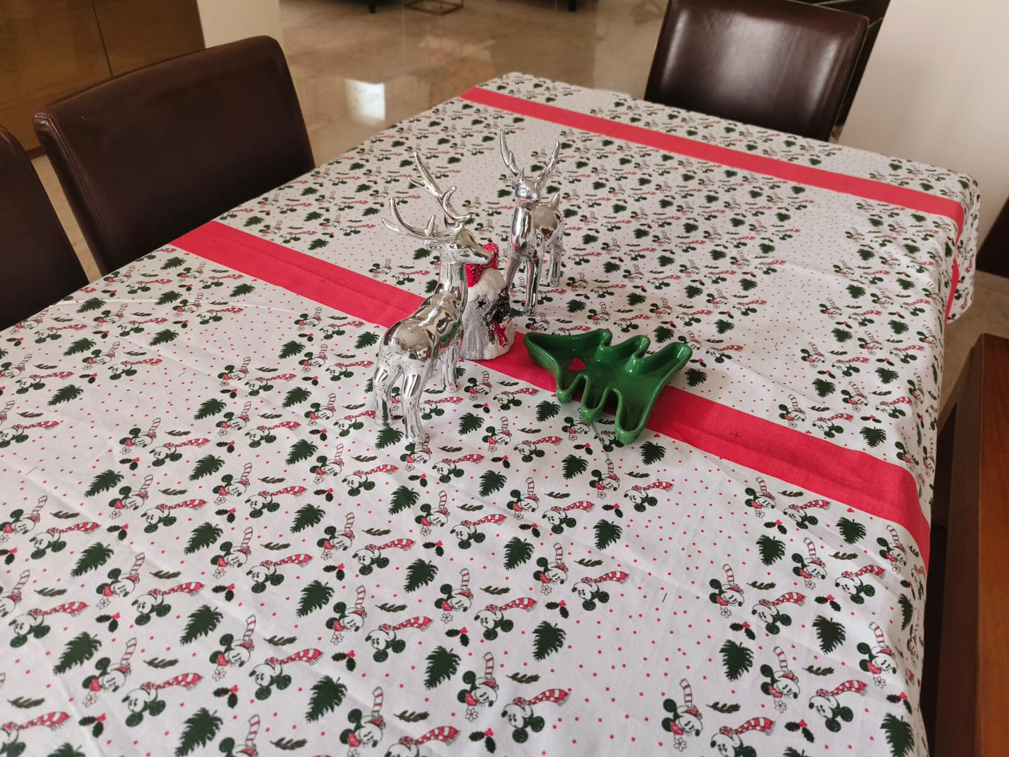 Table Cloth - Holly Leaves